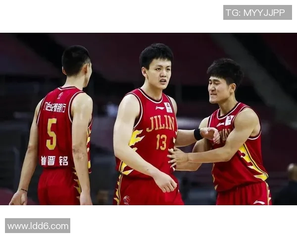 CBA吉林队与浙江队激战正酣比分胶着精彩瞬间回顾